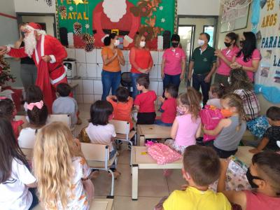 Núcleo Feminino Coprossel e CEMEI Sementinha do Saber levam alegria no Natal das Crianças da Escola